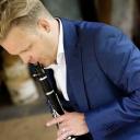Christoffer Sundqvist klarinetin kanssa